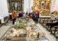 Visita al belén de la iglesia parroquial de Yanguas de Eresma. / LOURDES MATARRANZ
