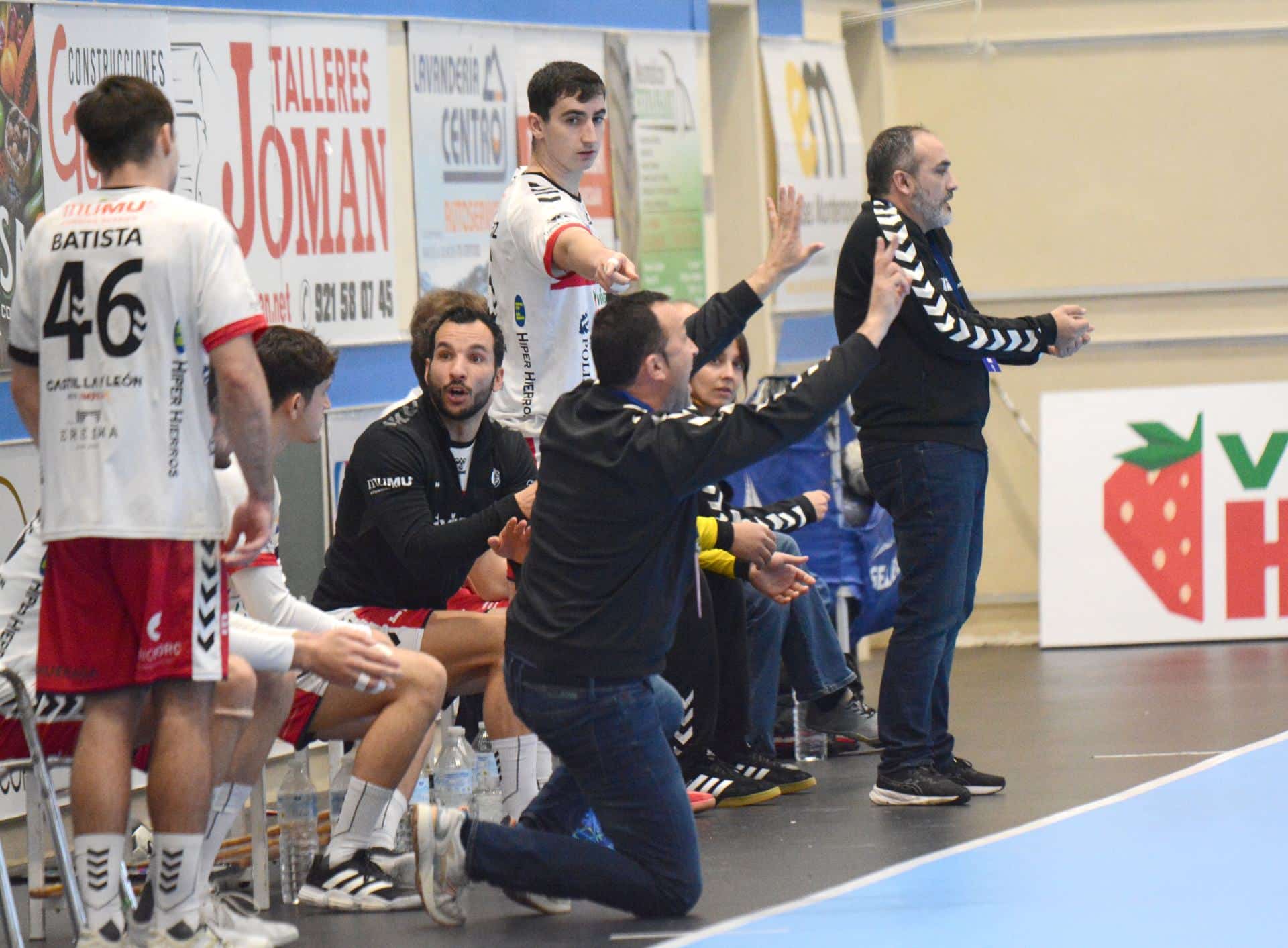 (21-17) El BM Nava sube la muralla para defender los puntos 4 web10