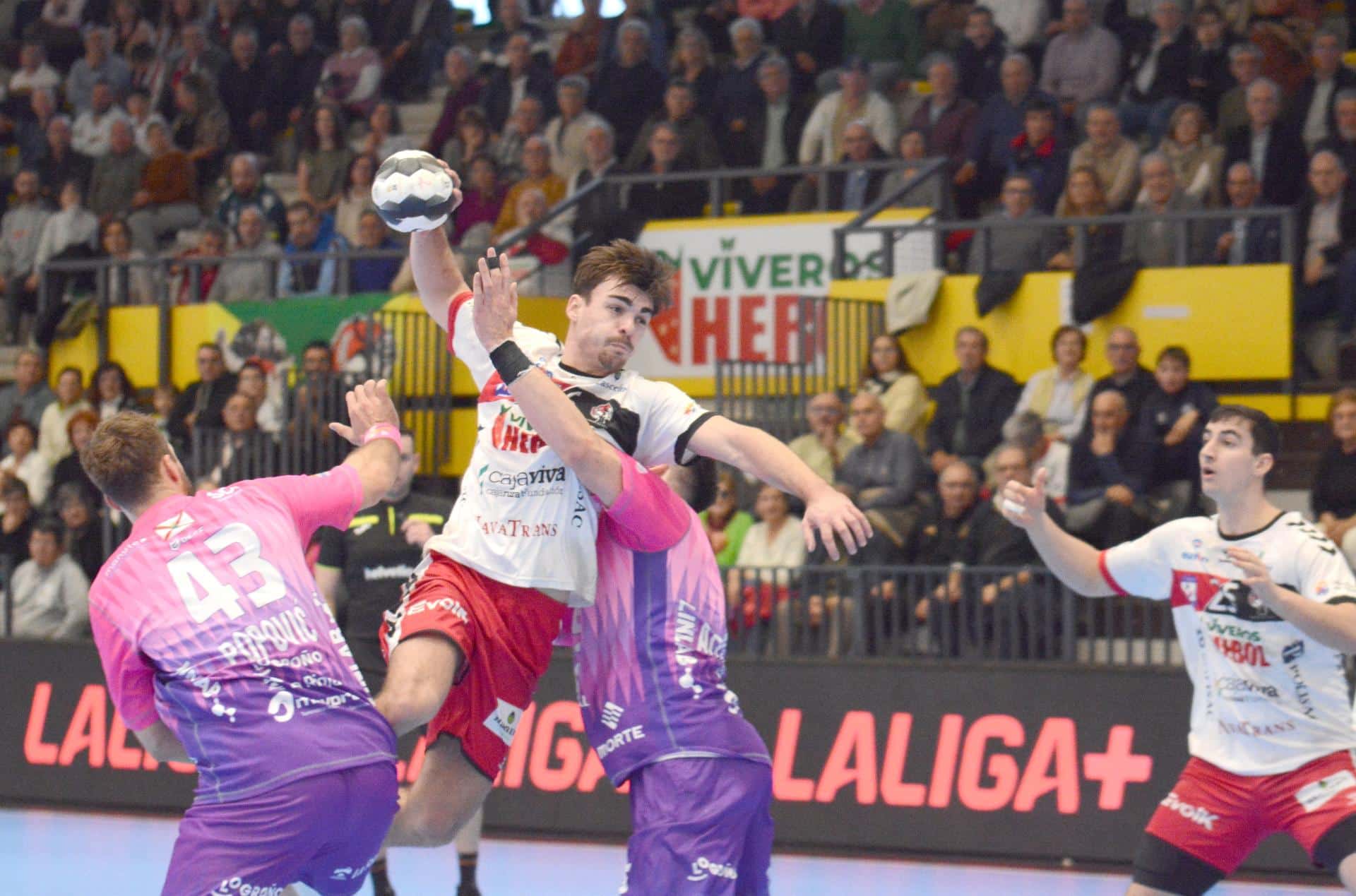 (21-17) El BM Nava sube la muralla para defender los puntos 2 web7