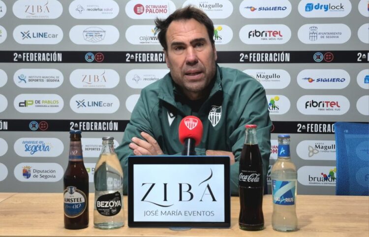 Iñaki Bea, en la previa del encuentro que jugará la Segoviana frente al Lealtad el domingo./ JUAN MARTÍN-G. SEGOVIANA