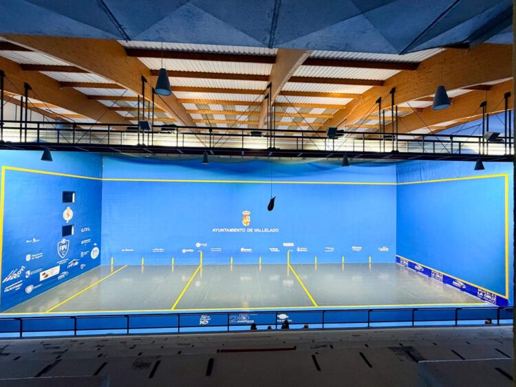 El CP Vallelado vuelve a la Primera División de herramienta 1 Imagen del frontón Luis Baeza, sede de los encuentros que jugará el CP Vallelado en la Primera División./ CP VALLELADO
