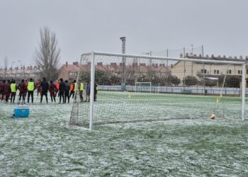 La plantilla de la Segoviana, comenzando a entrenar./ JUAN MARTÍN-G. SEGOVIANA