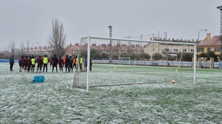 La plantilla de la Segoviana, comenzando a entrenar./ JUAN MARTÍN-G. SEGOVIANA