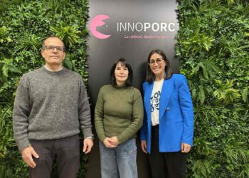 Manuel Pacheco, Ana Lázaro (c) y Elena Gutiérrez, en las instalaciones de Innoporc./ ASPD