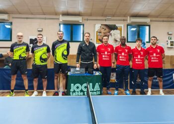 Los protagonistas del encuentro que jugaron en Espirdo el Seghos ETM y el Arteal./ SEGHOS