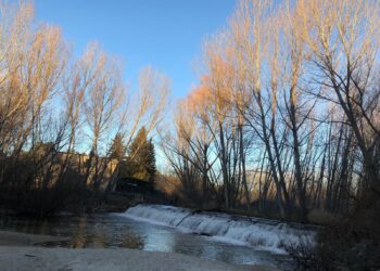 Azud de Puente Mesa, en Veganzones, antes del derribo por parte de la Confederación Hidrográfica del Duero./ E.A.