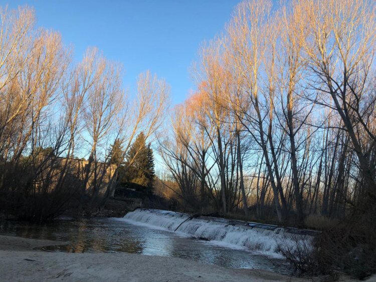 Azud de Puente Mesa, en Veganzones, antes del derribo por parte de la Confederación Hidrográfica del Duero./ E.A.