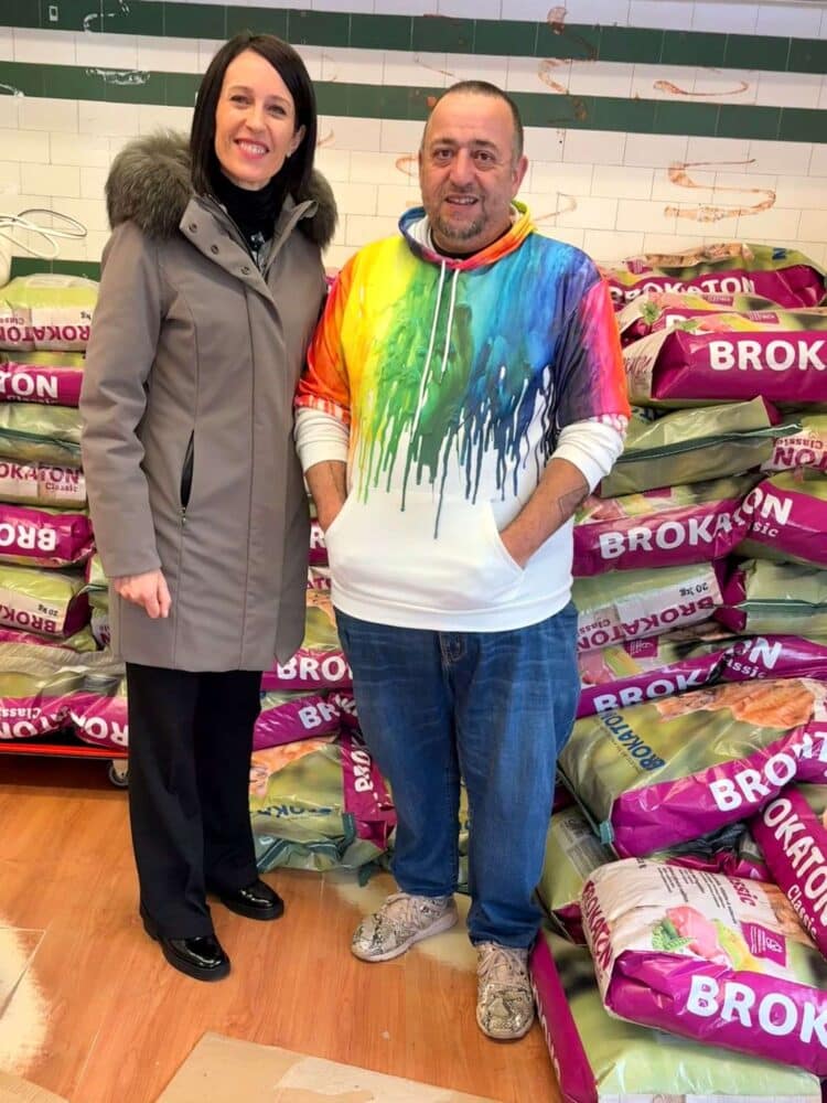 Berta Migueláñez, junto a Jesús Sanz, miembro de Gescofes./ AYUNTAMIENTO