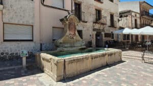 Turégano y su fortaleza 3 La fuente con su pilón de la plaza de Santiago, construida en 1781.