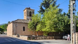 En las proximidades del palacio 9 Iglesia parroquial de Santa María o de la Inmaculada Concepción.