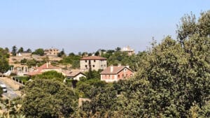 Grandes losas de granito 2 La Losa se ubica entre las poblaciones de Madrona al norte, Fuentemilanos al oeste, Ortigosa del Monte al sur y Navas de Riofrío al este.