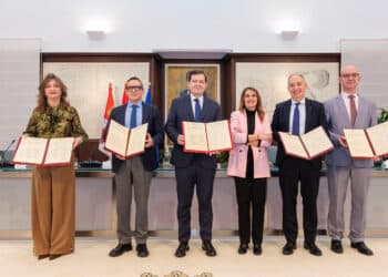 Firma del acuerdo entre el Presidente de la Junta y los rectores de las universidades de Burgos, León, Valladolid y Salamanca. / JCYL