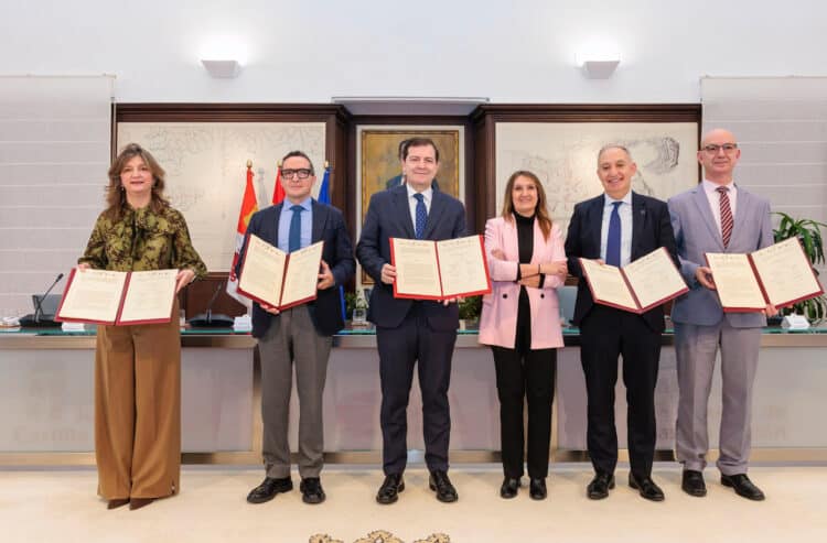 Firma del acuerdo entre el Presidente de la Junta y los rectores de las universidades de Burgos, León, Valladolid y Salamanca. / JCYL