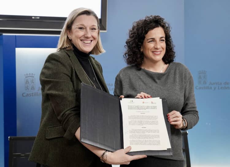 Firma del acuerdo de colaboración entre la Junta y el Concyl. / Eduardo Margareto