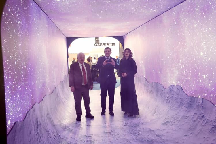 El Presidente de la Junta en el stand de Castilla y León. / Juan Lázaro