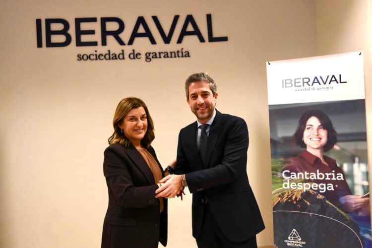 El presidente de Iberaval, César Pontvianne, durante la inauguración de la nueva sede en Cantabria.
