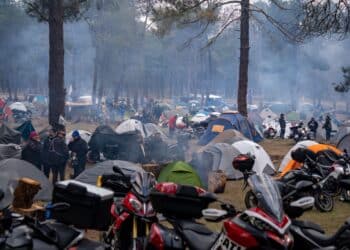 La zona de camping se llenó de aficionados. /HÉCTOR CRIADO