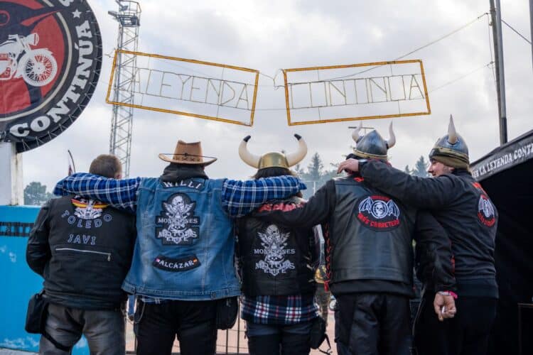 ‘La Leyenda Continúa’ transforma Cantalejo en el centro del motociclismo internacional durante el fin de semana 1 Miles de motoristas comparten historias, afición y compañerismo durante la concentración. /HÉCTOR CRIADO