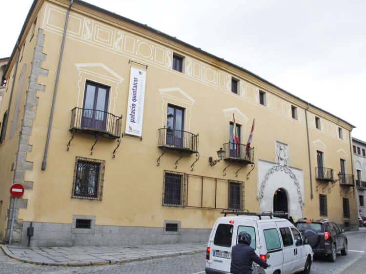 La arquitectura rumana, diversa e innovadora 1 Fachada principal del Palacio Quintanar frente al antiguo colegio Concepcionistas. / E.A.