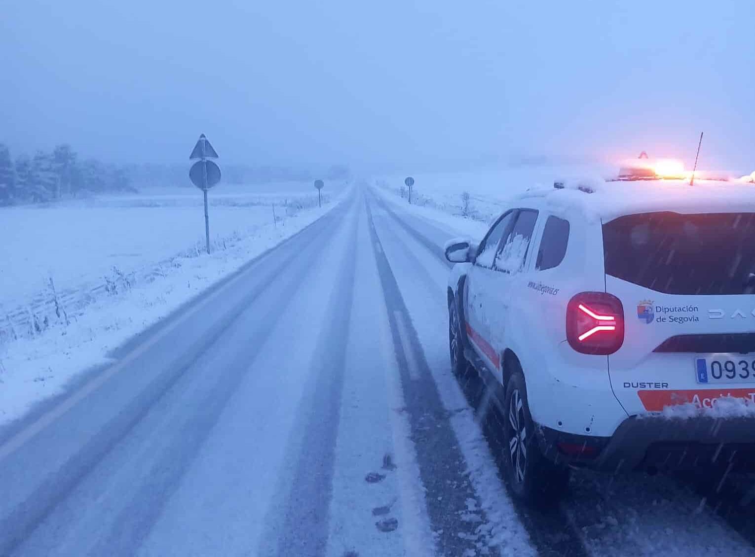 M�s de una veintena de carreteras se han visto afectadas por la nevada