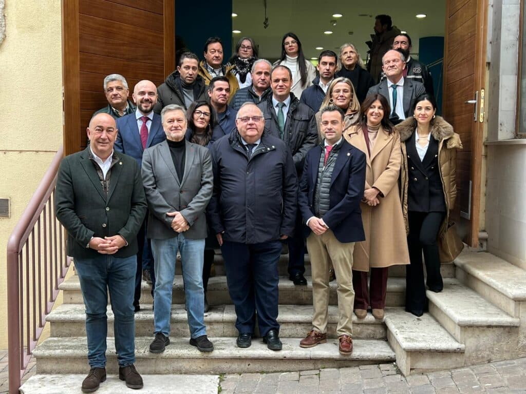 Cuéllar inicia el próximo 19 de enero las obras del nuevo Centro de Salud por 8,6 millones 2 Autoridades asistentes a la presentacion del proyecto del nuevo centro de salud de Cuellar
