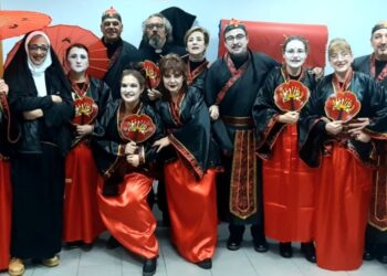 Los vecinos de Cantimpalos se preparan para vivir el carnaval / LOURDES MATARRANZ