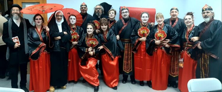 Los desfiles, los concursos y la música centran los Carnavales en Cantimpalos 1 Los vecinos de Cantimpalos se preparan para vivir el carnaval / LOURDES MATARRANZ