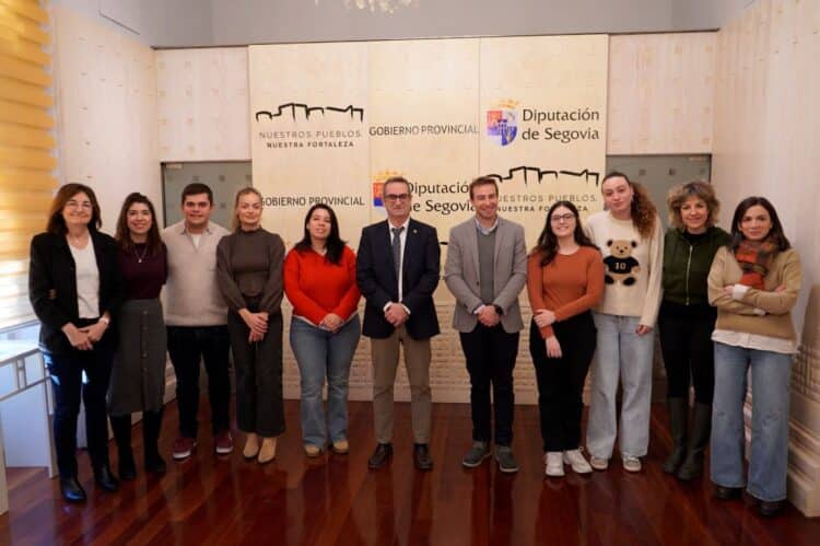 Acto de despedida para cinco de los seis becados de la Diputación 1 Acto de despedida de los becados en la Diputación. / Diputación