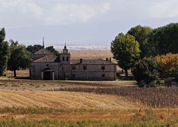 Ermita de Nuestra Señora del Bustar, en Carbonero el Mayor. Fotografía de José Antonio Santos.