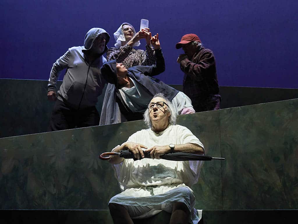 La nueva programación del Teatro Juan Bravo anuncia a Paloma San Basilio, Els Joglars y Pepón Nieto 2 La compañía Els Joglars representando '¡Que salga Aristofanes!'. / TJB