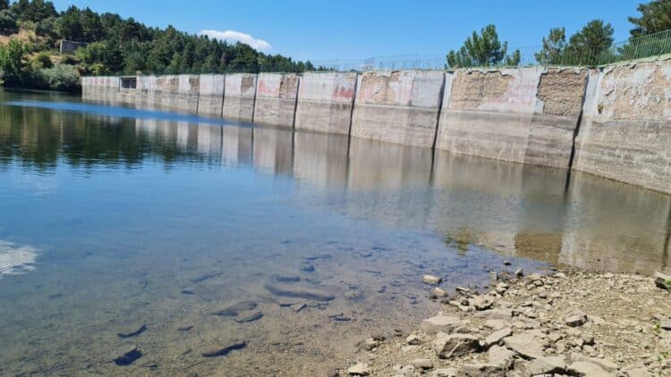 Imagen de archivo de la cara interior del embalse.