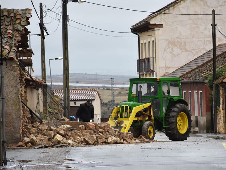 Inmueble derrumbado en la calle Sacramento de Zamarramala. / A.M.