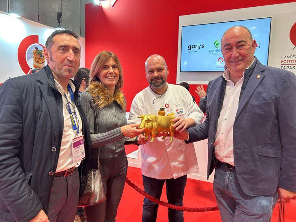 Ponche segoviano, tapas y vinos de la provincia en la primera jornada de Madrid Fusión 2 Javier García Crespo, Magdalena Rodríguez, Christian Martínez y Miguel Ángel de Vicente, en Madrid Fusión. / DIPUTACIÓN DE SEGOVIA