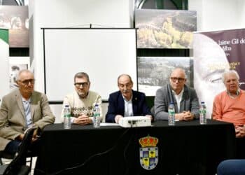 Los miembros del jurado durante el acto de hacer publico el fallo del Premio de Poesía/AMADOR MARUGÁN