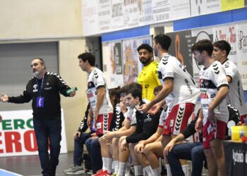 El banquillo del equipo navero en un instante del encuentro frente al Atlético Valladolid del presente curso./AMADOR MARUGÁN