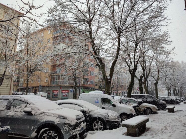 La nieve ha caído con fuerza en la capital.
