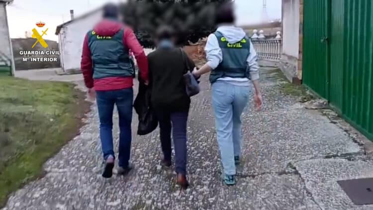 La Guardia Civil ha detectado a seis nuevas víctimas de los estafadores durante las investigaciones de la denominada Operación "Adabur". / Guardia Civil