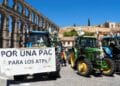 Tractorada contra la PAC en mayo de 2021, junto al Acueducto. / Kamarero