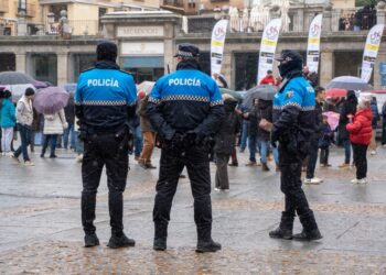 Policías Locales en la Plaza del Azoguejo de Segovia.. Héctor Criado