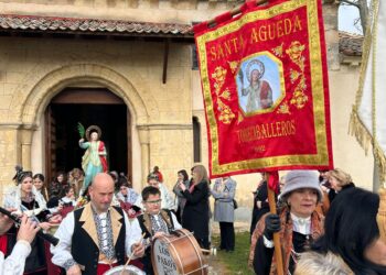 Procesión por las calles en honor a Santa Águeda / AYTO. DE TORRECABALLEROS