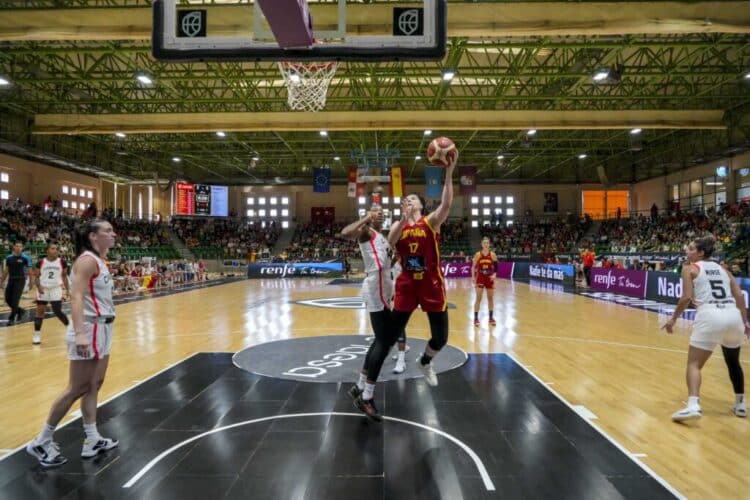 Un instante del duelo entre las selecciones de España y Canadá celebrado en el Pedro Delgado./E.A