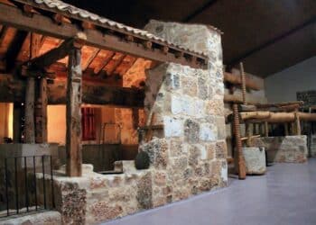 Algunas de las magníficas y centenarias vigas que se muestran en el museo, un complemento que refuerza el atractivo turístico de la zona./ Bodegas Severino Sanz