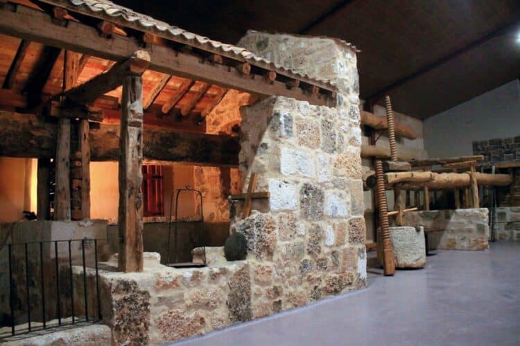 La Viga del Lagar, un museo distinto en Montejo de la Vega de la Serrezuela 1 Algunas de las magníficas y centenarias vigas que se muestran en el museo, un complemento que refuerza el atractivo turístico de la zona./ Bodegas Severino Sanz
