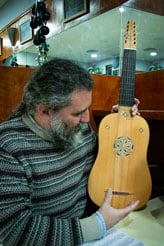 Silvestre Peña: “La vihuela es el hermano pobre en el repertorio de la música antigua” 5 Silvestre Peña vihuela2