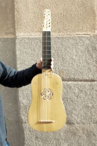 Silvestre Peña: “La vihuela es el hermano pobre en el repertorio de la música antigua” 2 Silvestre Peña vihuela.