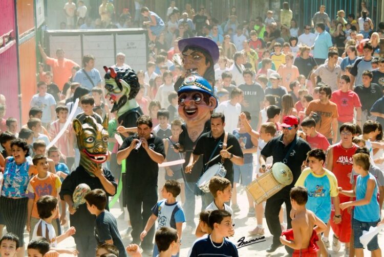 “Los niños de hace años ahora ya convertidos en padres llevan a sus hijos a vernos” comenta López. TIROTATEIRO