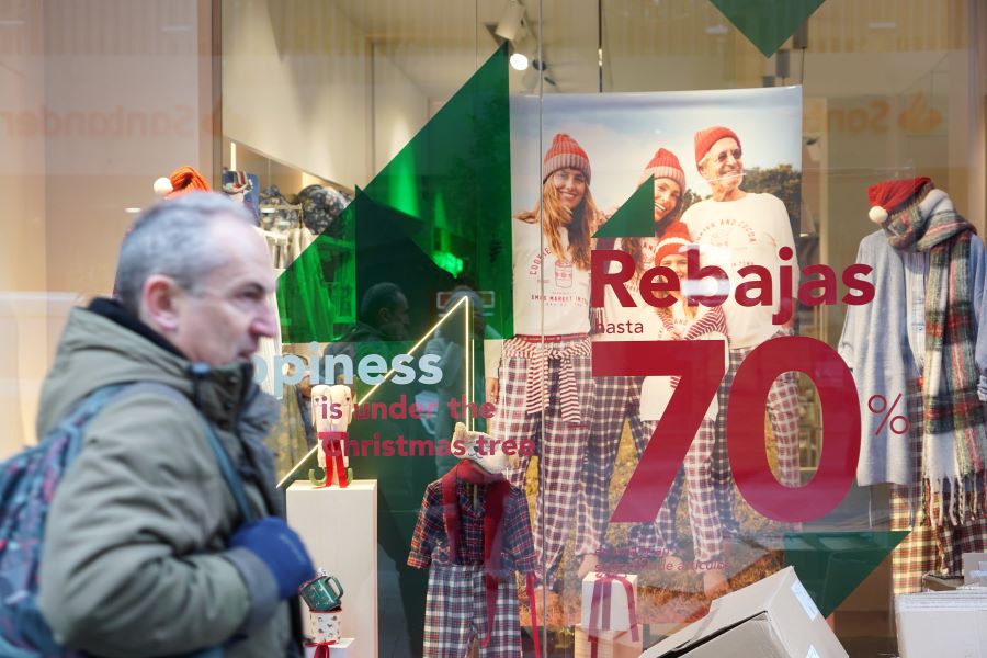 Cada ciudadano gastará 197 euros de media en la actual campaña de rebajas de invierno 2 Las tiendas locales “jugamos con márgenes muy pequeños pero la rebaja es de verdad”. / ICAL