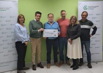 Entrega de la recaudación / RR.SS. AECC EN SEGOVIA