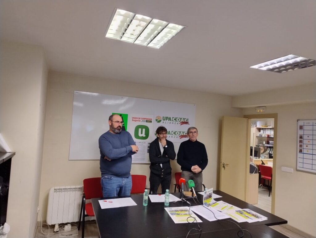El campo segoviano se echa a la calle con una tractorada hacia el Acueducto el próximo lunes 2 agricultores 1.jpg copia 1