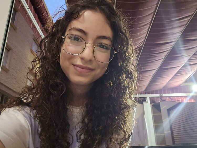 Maroua Bensfia Khiyat, ganadora del Premio Gil de Biedma. / E.A.